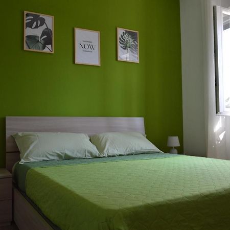 La Casa Di Barry Bed & Breakfast Pozzuoli Bagian luar foto
