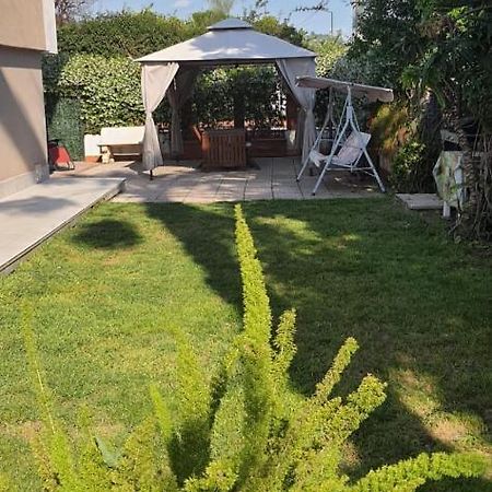 La Casa Di Barry Bed & Breakfast Pozzuoli Bagian luar foto