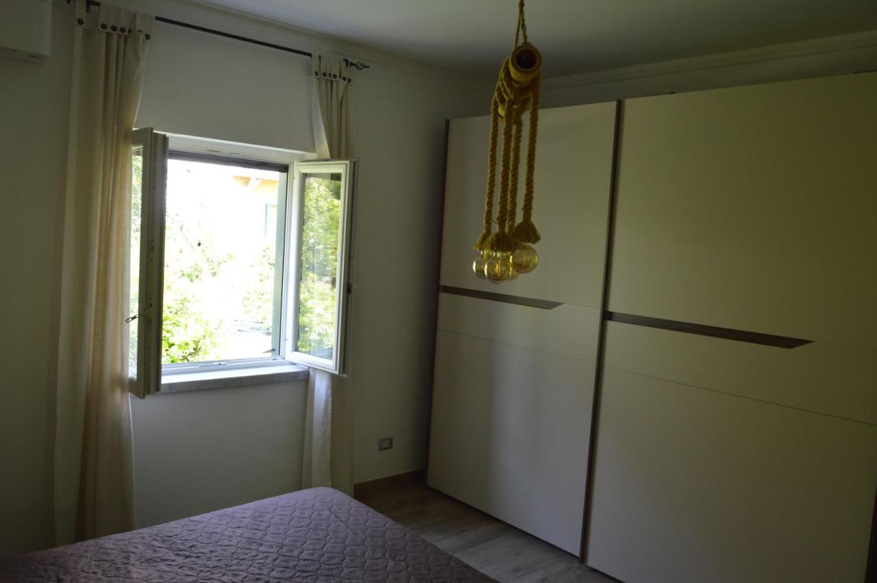 La Casa Di Barry Bed & Breakfast Pozzuoli Bagian luar foto