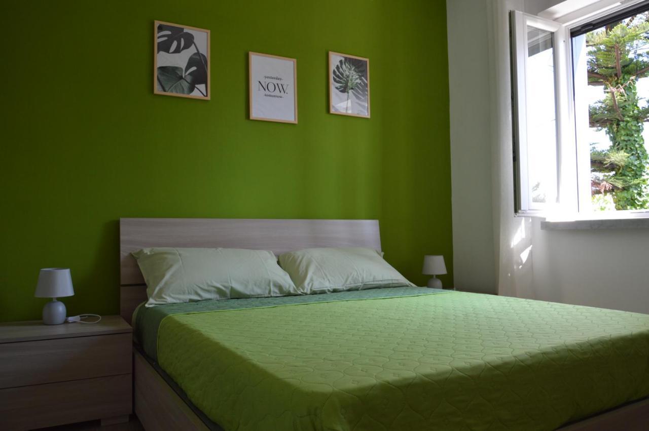 La Casa Di Barry Bed & Breakfast Pozzuoli Bagian luar foto