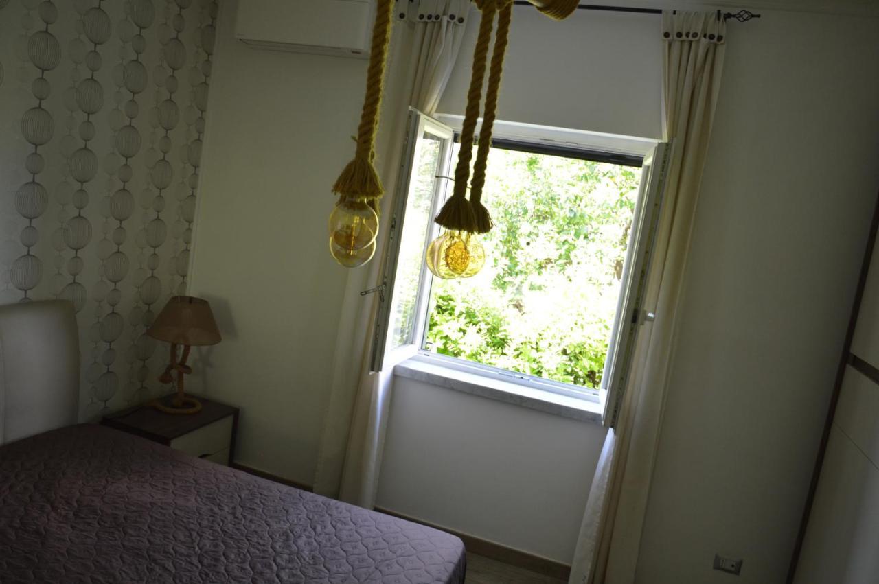 La Casa Di Barry Bed & Breakfast Pozzuoli Bagian luar foto
