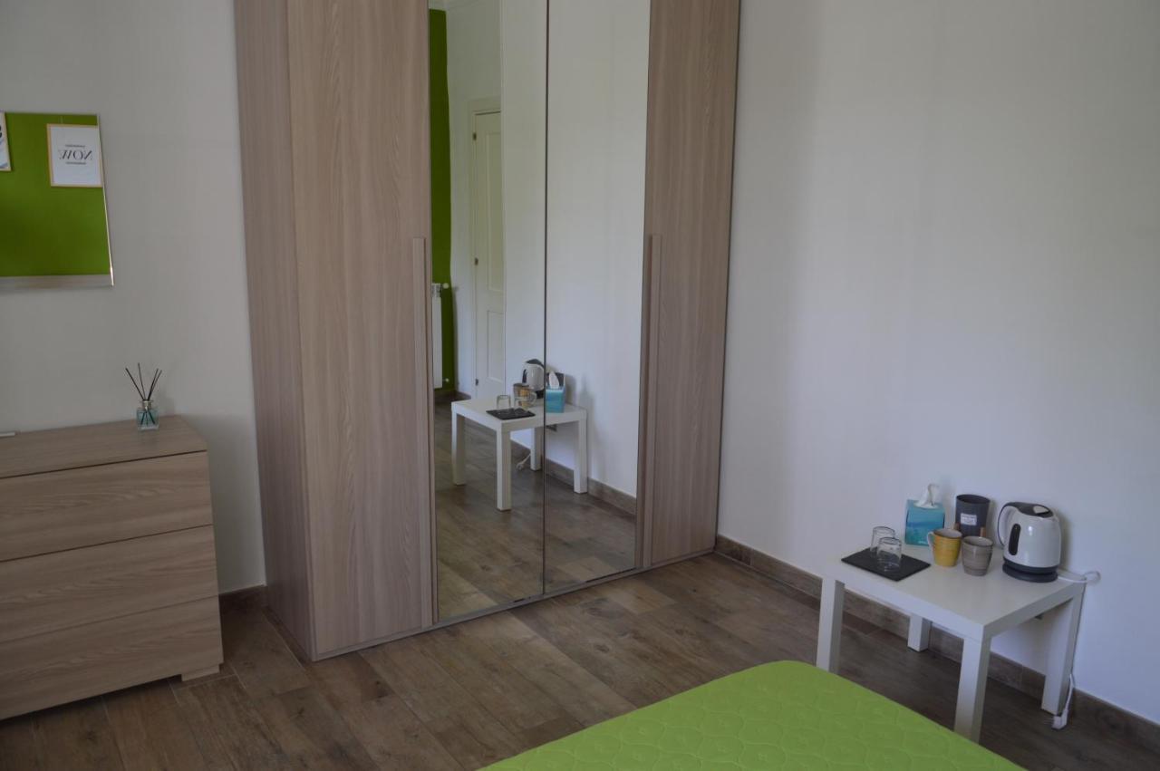 La Casa Di Barry Bed & Breakfast Pozzuoli Bagian luar foto