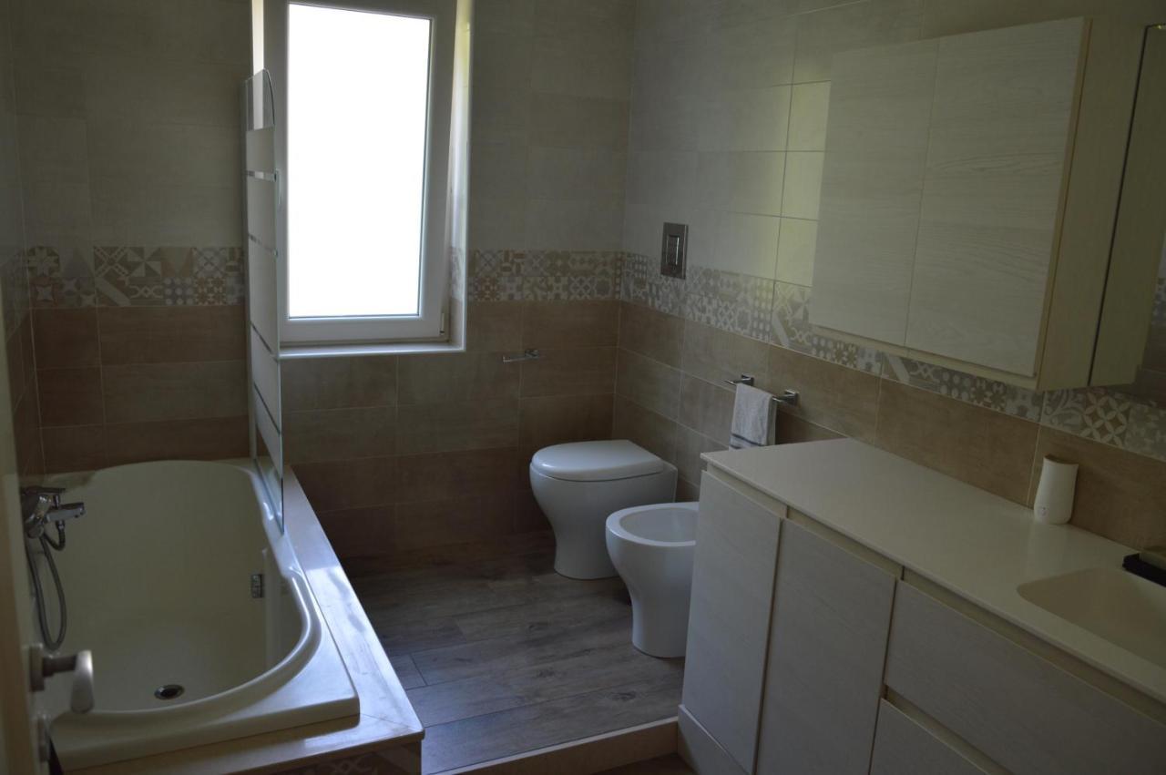 La Casa Di Barry Bed & Breakfast Pozzuoli Bagian luar foto