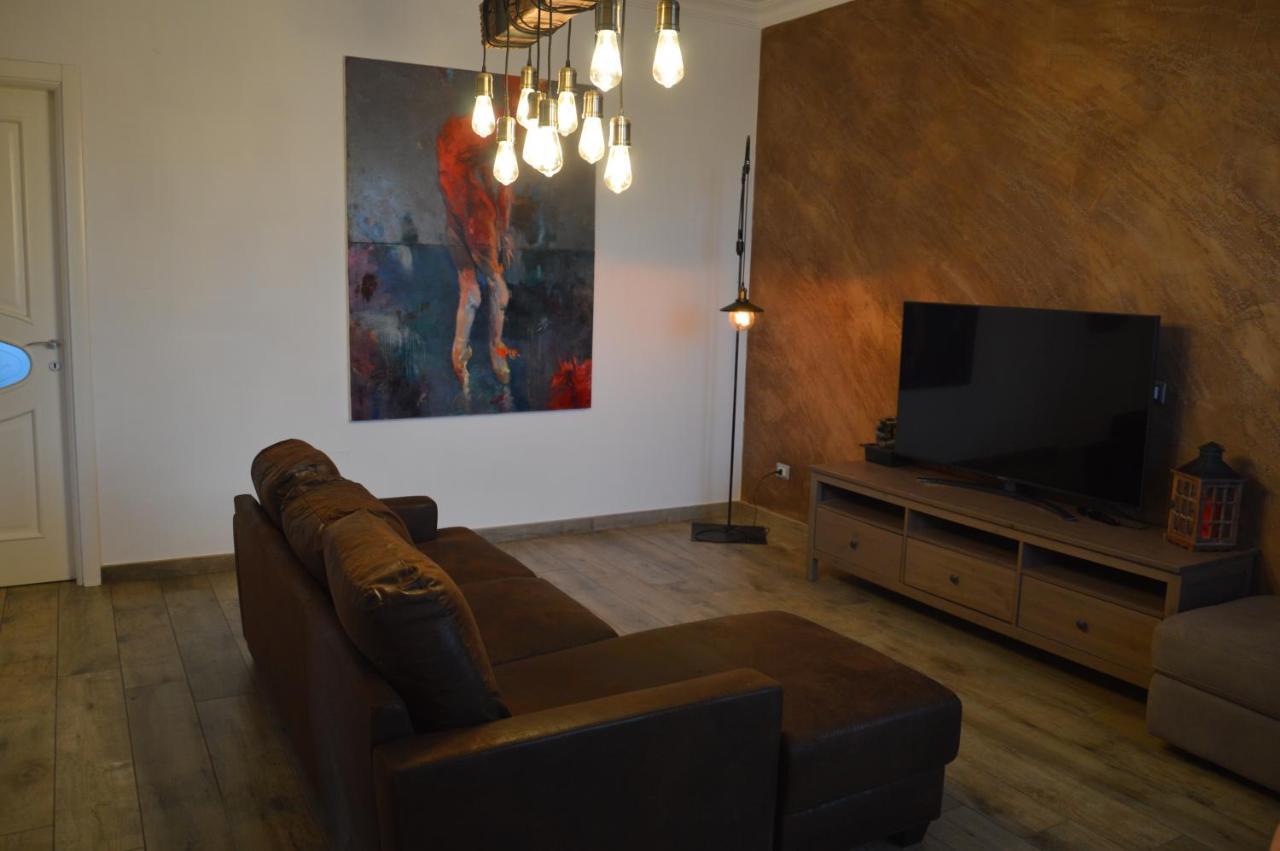 La Casa Di Barry Bed & Breakfast Pozzuoli Bagian luar foto